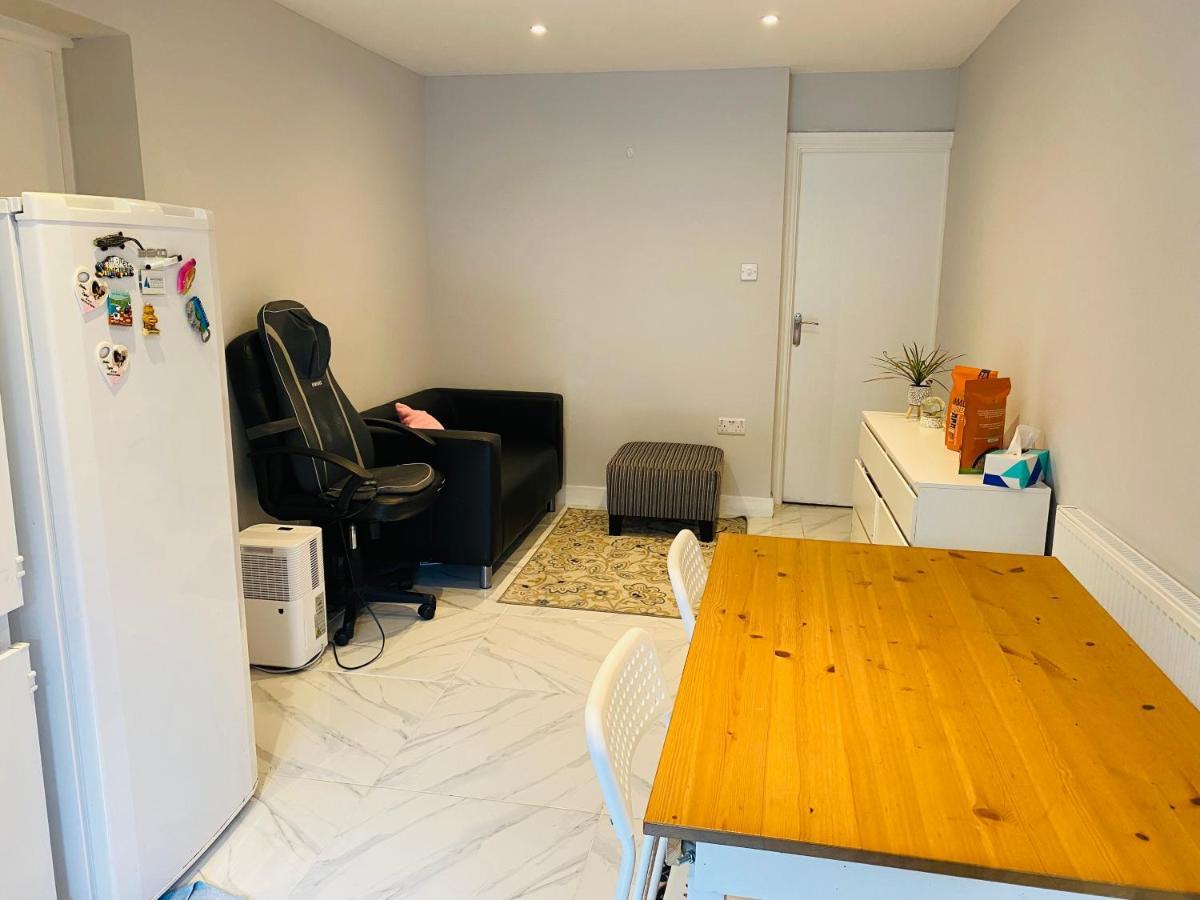 1 Studio Room Near Central Londen Buitenkant foto